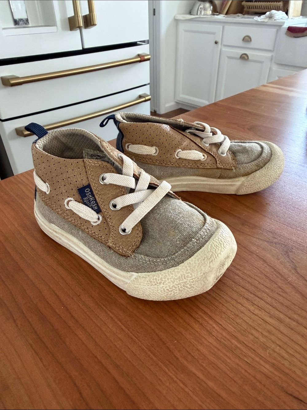 Oshkosh shoes size 8